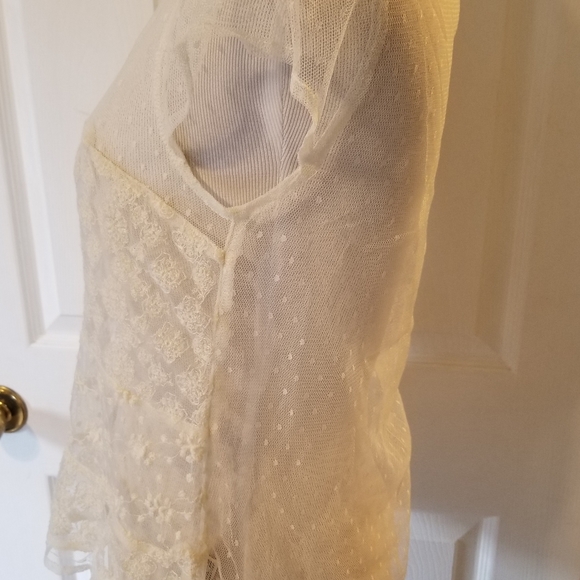 Women's cream lace top. CS - Picture 2 of 4